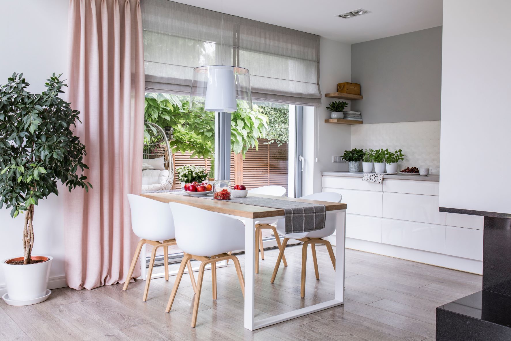 Gallery Detail: Simple Charm Minimalist Window Treatment Ideas